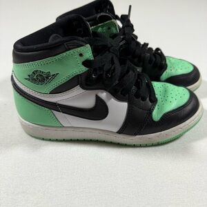 Nike Air Jordan 1 Retro High OG Green Glow youth size 4.5/Women’s size 6